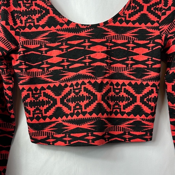 LOVE Republic Red & Black Aztec Print Long Sleeve Cropped Top – Size M - Picture 7 of 7